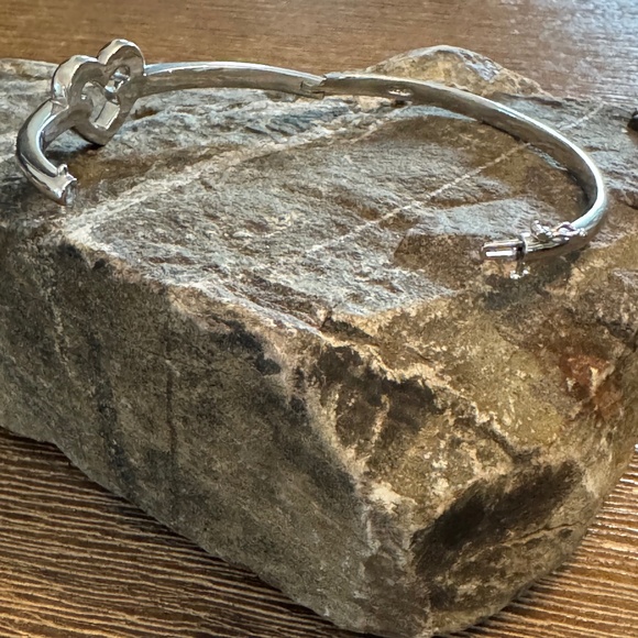 925 Sterling Silver Bangle Bracelet - Heart Clasp with Diamond Chips -Size M - Picture 11 of 11